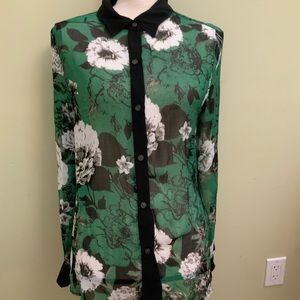 Excellent used condition women’s shirt